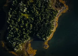 Así es Vollebak Island, la isla autosuficiente que se está subastando en línea hasta el 14 de junio » 2023