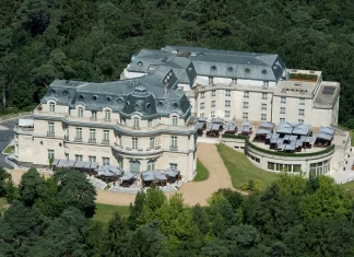 El magnífico hotel castillo que abrirá cerca de París » 2023