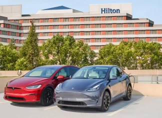 Hilton se asocia con Tesla para instalar miles de cargadores de vehículos en los hoteles »