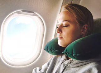 5 Tips eficaces para poder dormir en un avión »