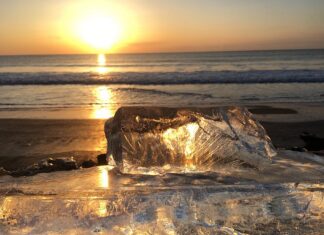 La playa más espectacular de Japón »