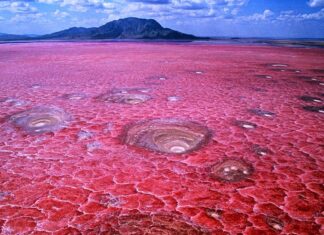 Los 7 Lagos Más Asombrosos y Peculiares del Planeta »