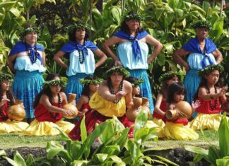 Abre el nuevo Kona Village Luau, ideal para conocer el patrimonio hawaiano »