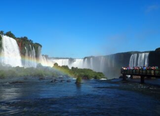 Los Destinos Más Espectaculares para Admirar Saltos de Agua »