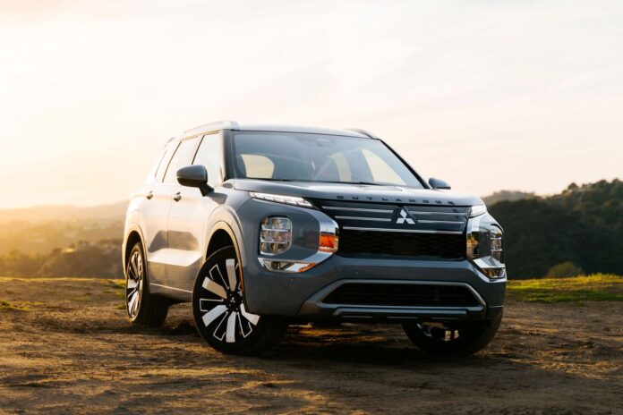 2025-Outlander-Front-Passenger-1.jpg