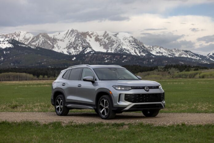 Small-19329-my25-tiguan-se-pyrite-9928.jpg
