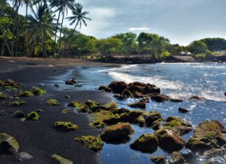 5 Destinos con Playas que Cambian de Color según la Hora del Día »