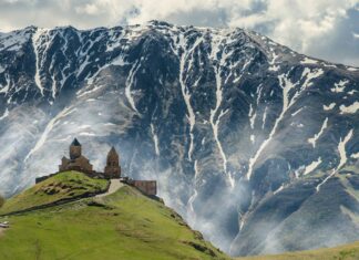 Países Poco Conocidos con Paisajes Impresionantes que Debes Descubrir »