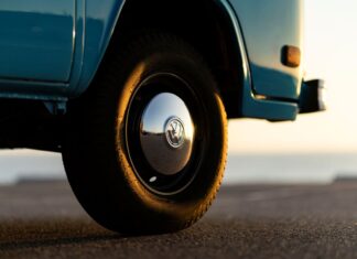 Volkswagen presentará en el auto show de Los Ángeles la furgoneta T2 restaurada que sobrevivió a los incendios forestales de California »