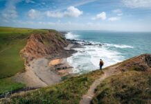 ¿Cuáles son los 5 destinos con las mejores rutas de senderismo costero? »