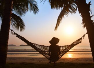 Los 5 mejores destinos para viajar solo por primera vez en el 2026 »