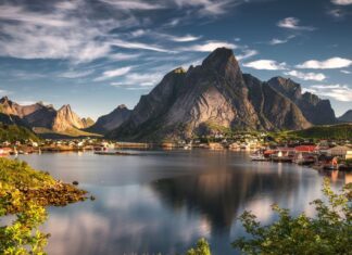 Las 5 experiencias en las Islas Lofoten que combinan aventura y paisajes extremos »