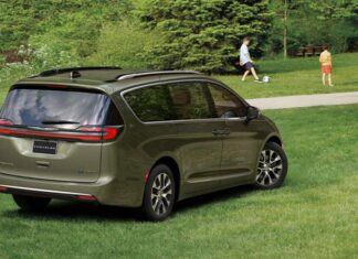Los 5 autos nuevos del 2026 con los peores problemas de software reportados »