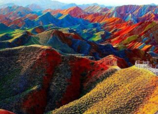 Los 5 paisajes más raros del mundo que justifican cruzar el océano »