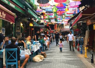 Los 5 mejores mercados callejeros del mundo para comer por menos de 10 dólares »