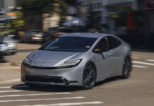 Los 5 autos del 2026 que menos gastan en carretera por menos de $35,000 »