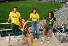 Topo Chico Hard y CHARLY, unirán fuerzas para lanzar una colección de ropa de fútbol de edición limitada que celebra la pasión, el estilo y la cultura futbolera