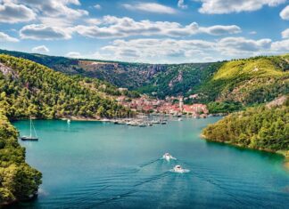 5 pueblos junto a lagos que son mejores en otoño que en verano »