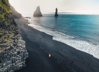 Las 5 islas volcánicas del mundo donde la playa y la lava cuentan la misma historia »