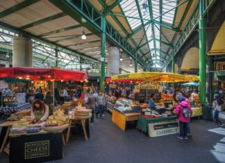 Los 5 mercados de comida callejera del mundo donde desayunar cambia tu percepción de la ciudad en un solo día »