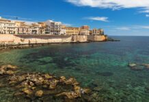 Los 5 barrios junto al mar en ciudades del mundo donde mejor se come sin pagar lujo en el 2026 »