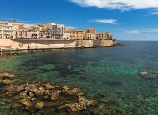 Los 5 barrios junto al mar en ciudades del mundo donde mejor se come sin pagar lujo en el 2026 »