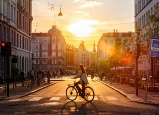 Las 5 ciudades medianas del mundo donde la vida local se disfruta mejor caminando que en coche »