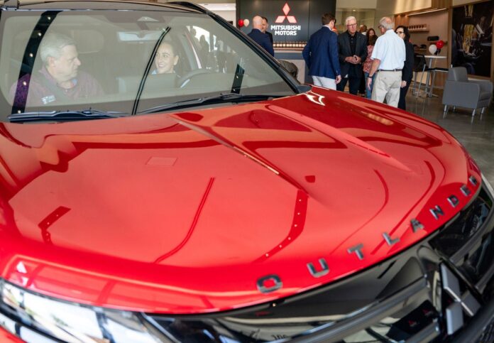 MitsubishiStoreOpen.SH002.jpg