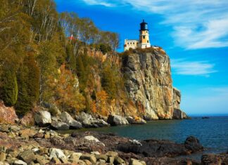 5 faros del mundo donde puedes hospedarte para una escapada distinta »