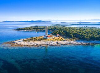 Los 5 faros históricos del mundo donde puedes dormir frente al mar en 2026 »
