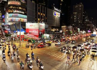 Las 5 ciudades del mundo que revelan su mejor versión después de medianoche »