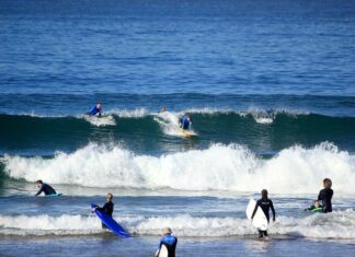 Los 5 destinos del mundo para aprender a surfear durante unas vacaciones »