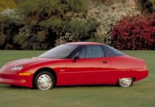 5 autos que fueron destruidos a propósito (y la historia detrás es increíble) »