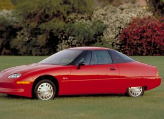 5 autos que fueron destruidos a propósito (y la historia detrás es increíble) »