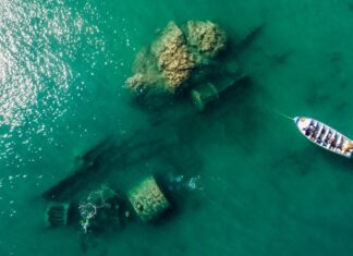 5 miradores al fondo del mar donde puedes ver un naufragio sin necesidad de bucear »