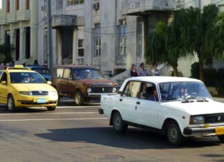 5 autos soviéticos que siguen rodando en Cuba »