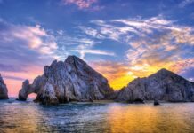 5 lugares donde se juntan dos mares u océanos y puedes ver la línea de unión »