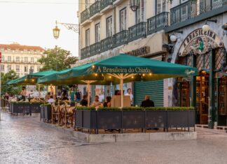 5 cafés centenarios donde se sentaron escritores, artistas y revolucionarios, y hoy puedes visitar »