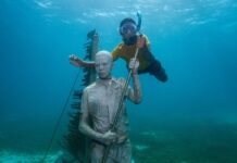 5 museos submarinos donde puedes caminar entre esculturas bajo el mar »