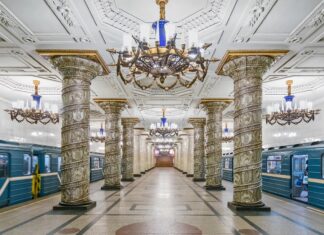5 estaciones de metro que parecen palacios y que merecen entrar en tu itinerario »